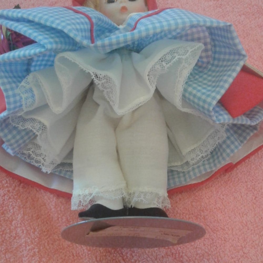 RED RIDING HOOD DOLL - Picture 4 of 4